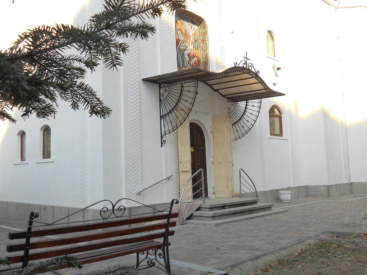 Biserica - intrare